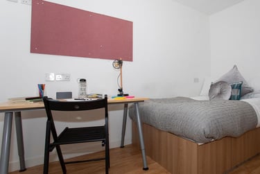 1 bed flat, Cowgate, Old Town, Edinburgh, EH11NQ - Image 1